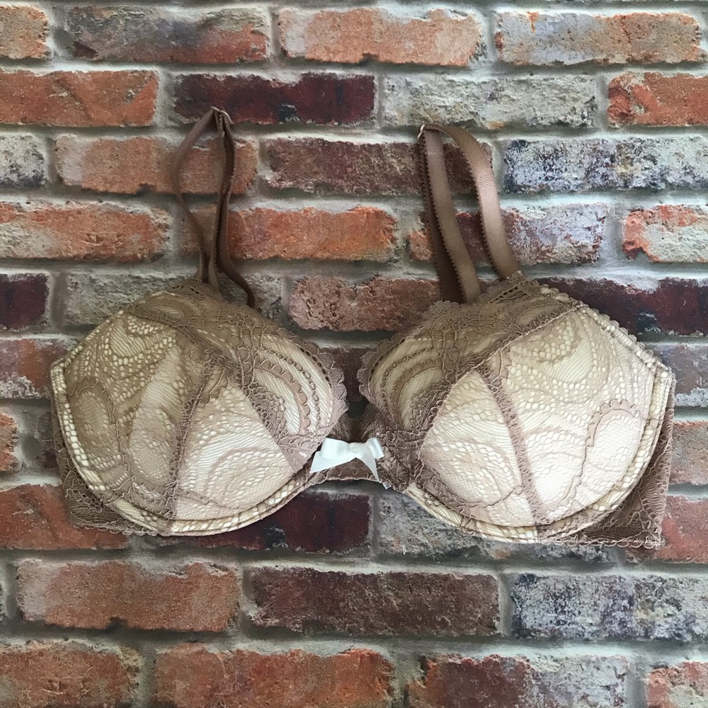 Victoria’s Secret Cream Tan Lace Bra